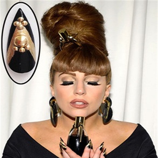 Subastan una uña postiza de Lady Gaga