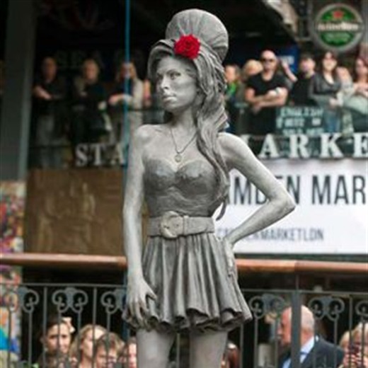 Inauguran una estatua dedicada a Amy Winehouse