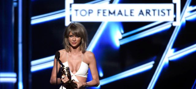 Taylor Swift arrasó los Premios Billboard 2015