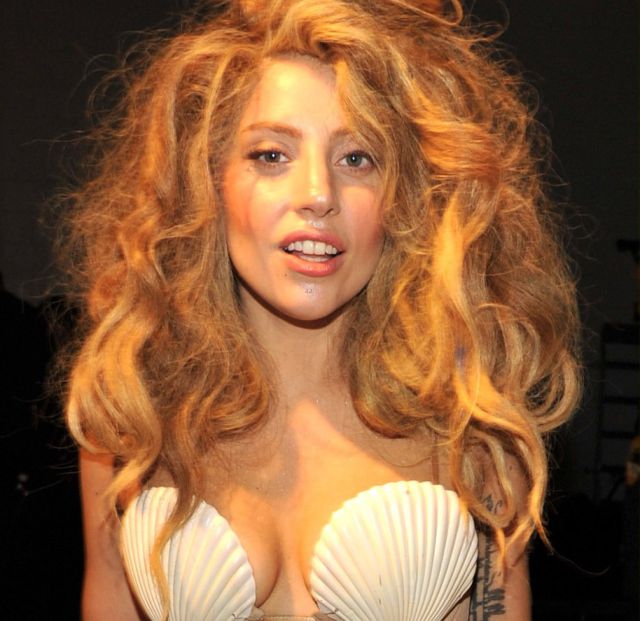 Lady Gaga la rompe en bikini