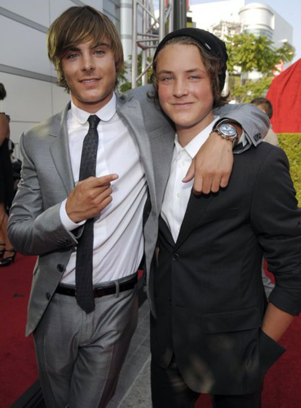 Zack Efron y su hermano Dylan
