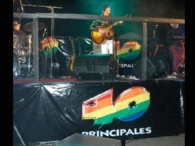 Camión de 40 Principales con Emmanuel en  Tigre