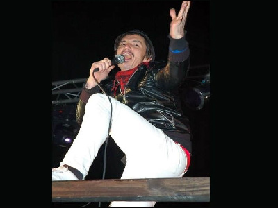 Camión de 40 Principales con Emmanuel en  Tigre