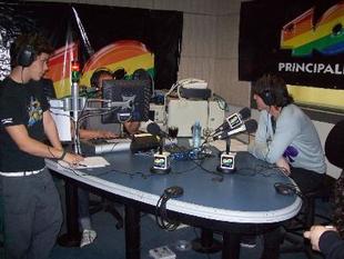 Axel co-conductor de 40 Principales