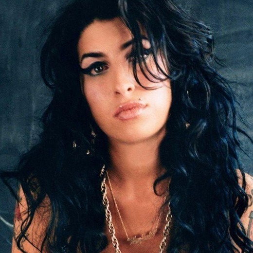 Amy Winehouse recibe ayuda de Lady Gaga