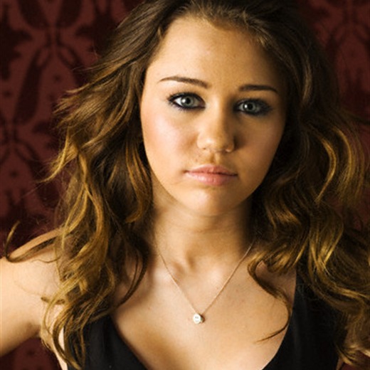 Miley Cyrus vuelve de Francia renovada