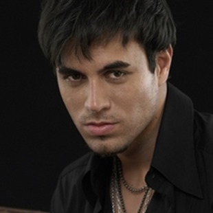 Enrique Iglesias causa conmoción en Bulgaria
