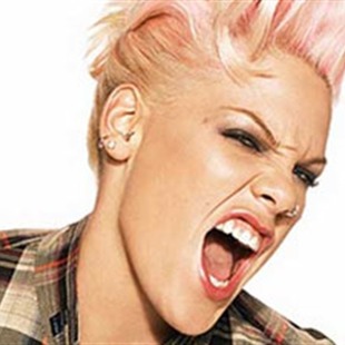 Pink confirma que está embarazada