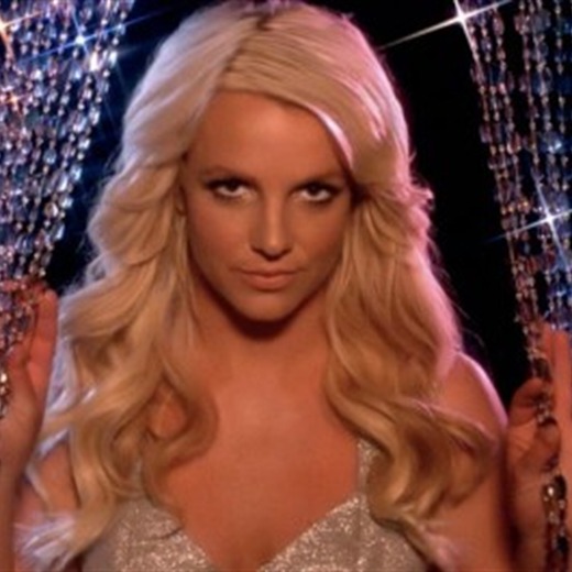 Britney Spears: 'Vendo casa con fantasmas!'