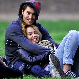 Miley Cyrus en otro romance...