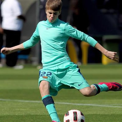 Bieber peloteó con jugadores del Barcelona