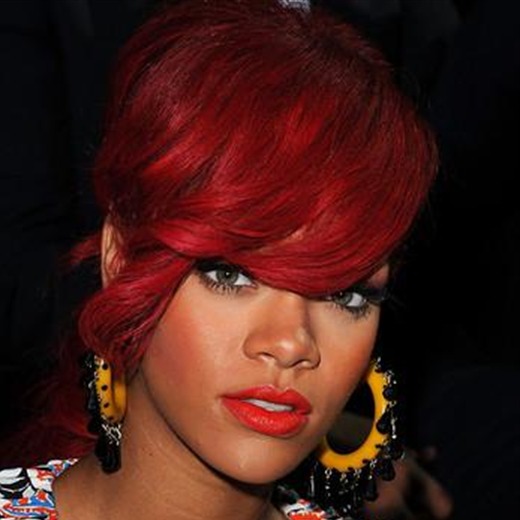 Rihanna contacta a su ex...