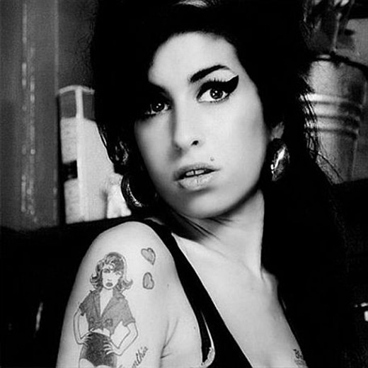 Amy WhineHouse internada...