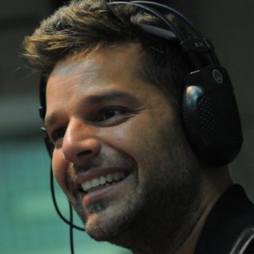 Ricky Martin firmo autógrafos...