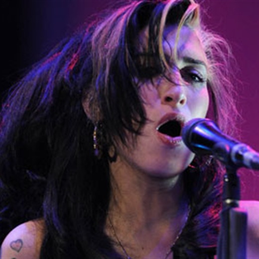 Amy Winehouse cancela toda su gira europea