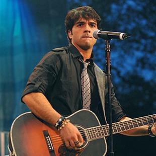 Luis Fonsi será papá...