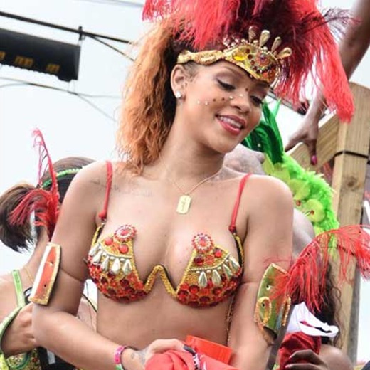 Rihanna se probó las plumas