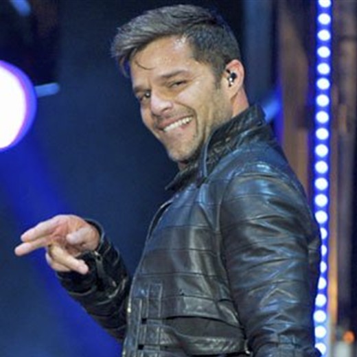 Ricky Martin muy enamorado...