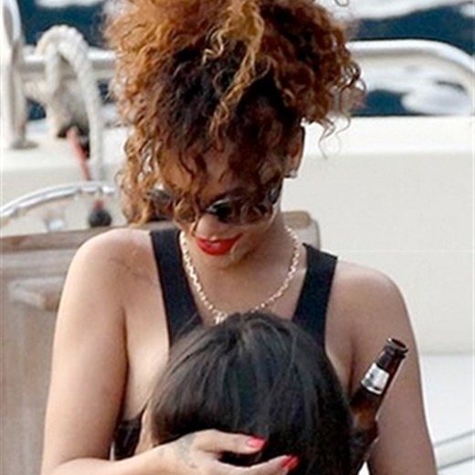 Rihanna a pura fiesta...