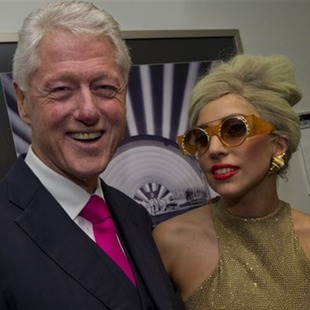 Lady Gaga fue Marilyn Monroe con Clinton