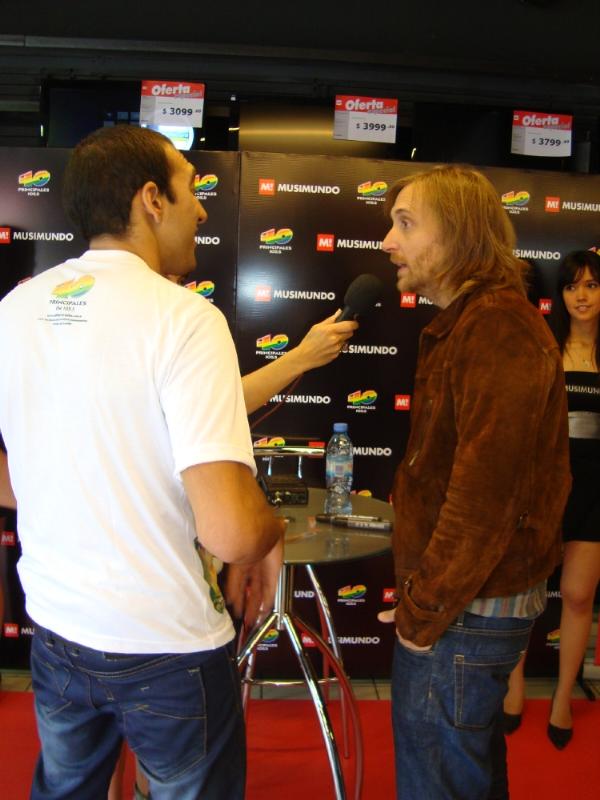 David Guetta, Musimundo y 40 Principales - Firma de Autógrafos