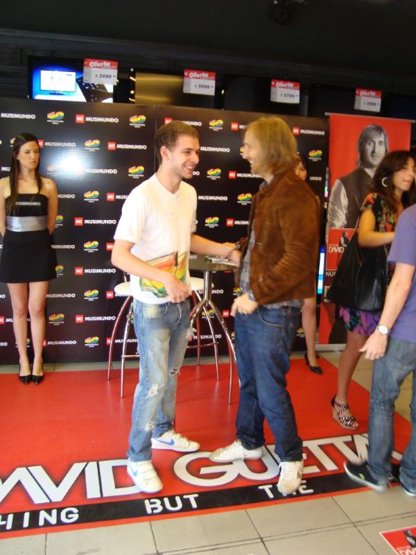 David Guetta, Musimundo y 40 Principales - Firma de Autógrafos