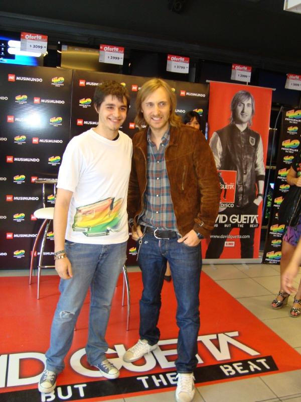 David Guetta, Musimundo y 40 Principales - Firma de Autógrafos