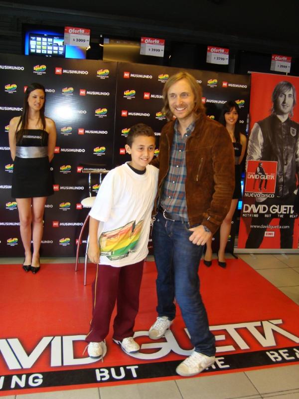 David Guetta, Musimundo y 40 Principales - Firma de Autógrafos