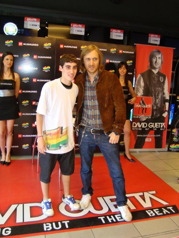 David Guetta, Musimundo y 40 Principales - Firma de Autógrafos