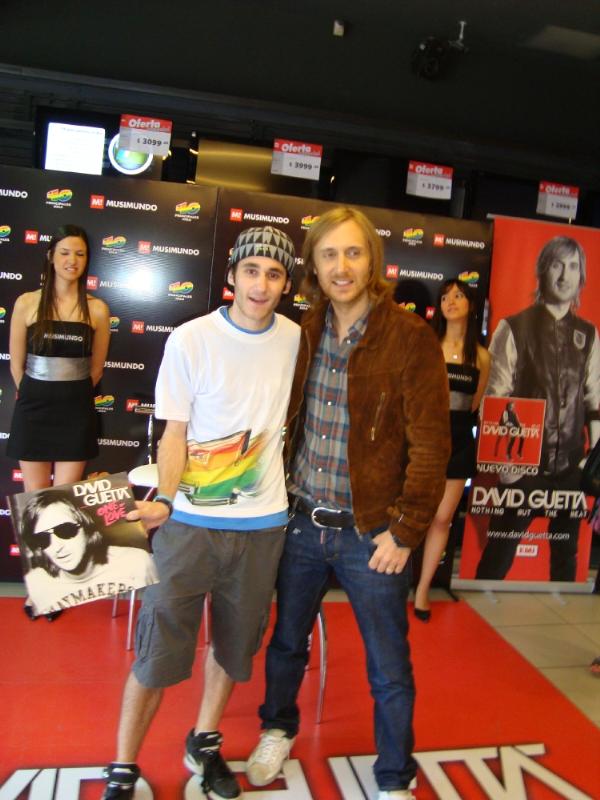 David Guetta, Musimundo y 40 Principales - Firma de Autógrafos