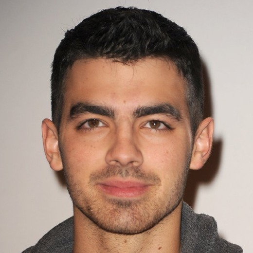 Joe Jonas se anima al español