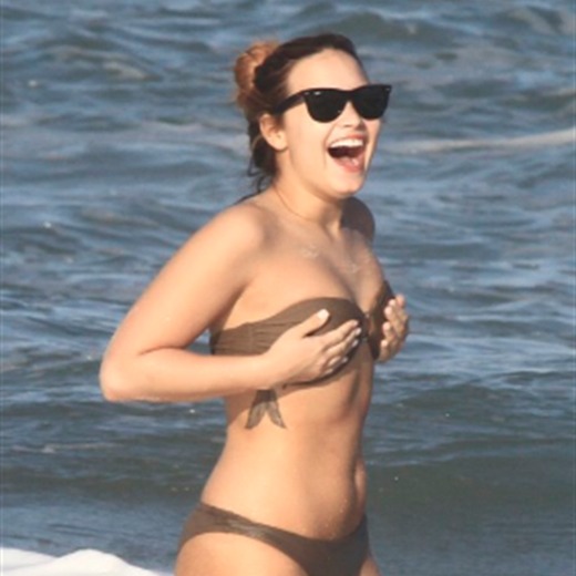 Las curvas de Demi Lovato