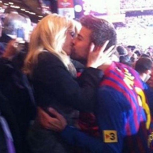 Shakira y Piqué a puro beso