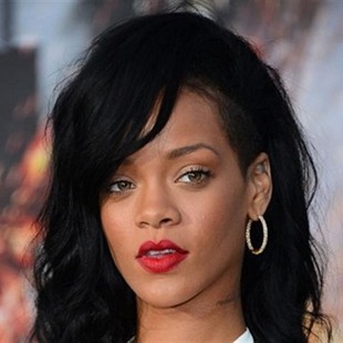 Rihanna sale por la puerta de atrás