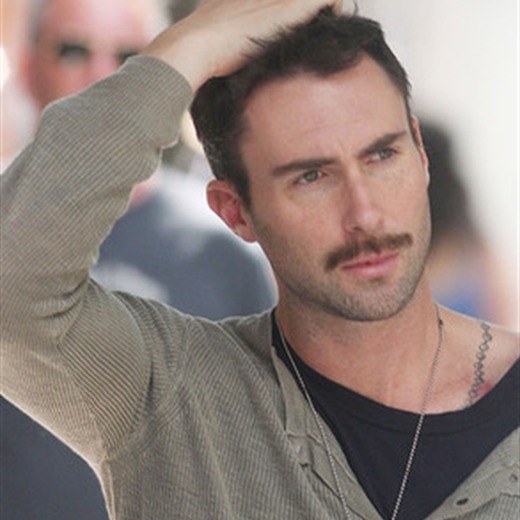 El look de Adam Levine