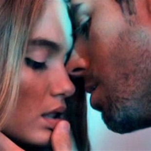 Enrique Iglesias se pone hot