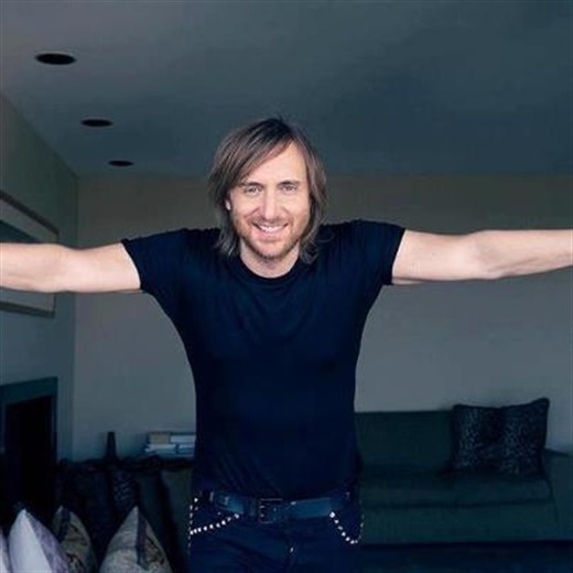 David Guetta produce en el aire