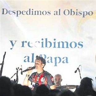Axel celebró junto a una multitud