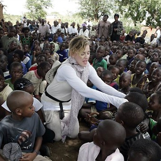 Madonna visitó escuelas en Malaui