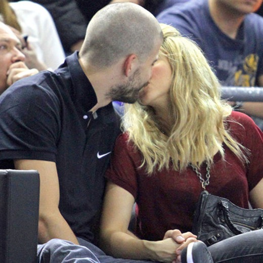 Shakira y Piqué a los besos