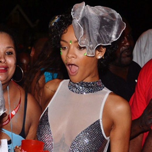 Rihanna disfruta de los carnavales