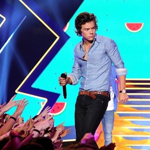 Harry Styles a los besos