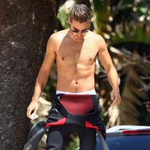 Liam Payne casi desnudo en vacaciones
