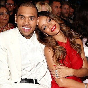 Rihanna no se termina de despegar de su ex
