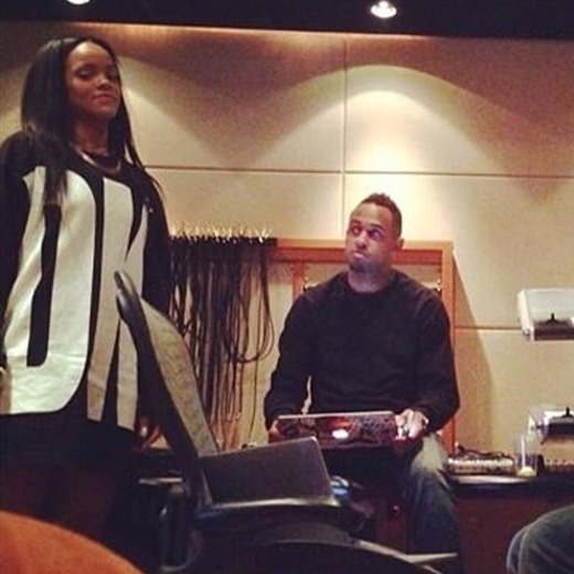 Rihanna  en el estudio de grabación
