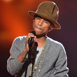 Pharrell Williams subasta el sombrero que usó en los Grammy