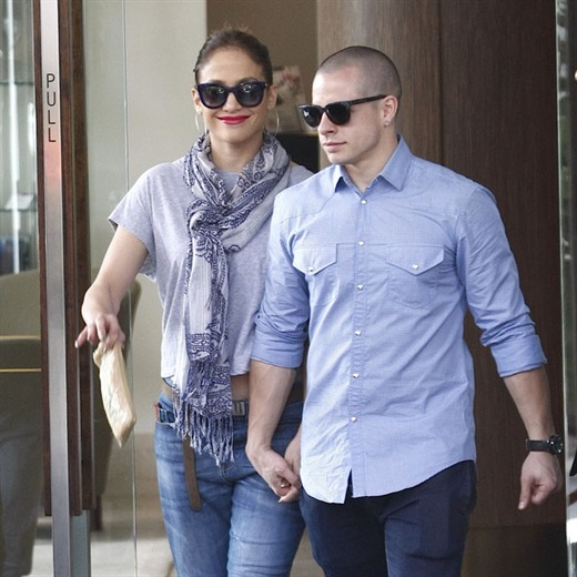 Jennifer Lopez ayuda a su novio