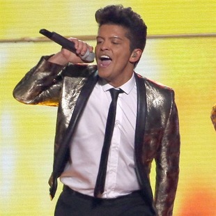 Bruno Mars le cantó una serenata a una nena
