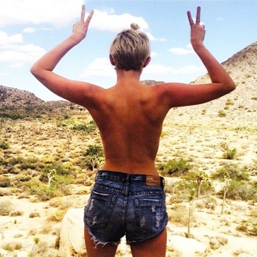 Miley Cyrus en topless