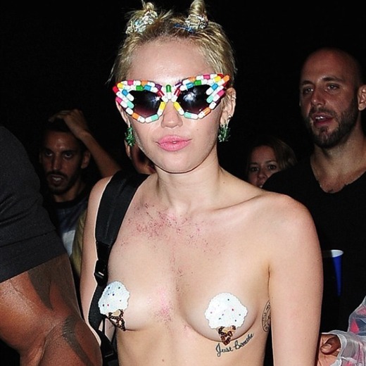 Miley Cyrus en topless